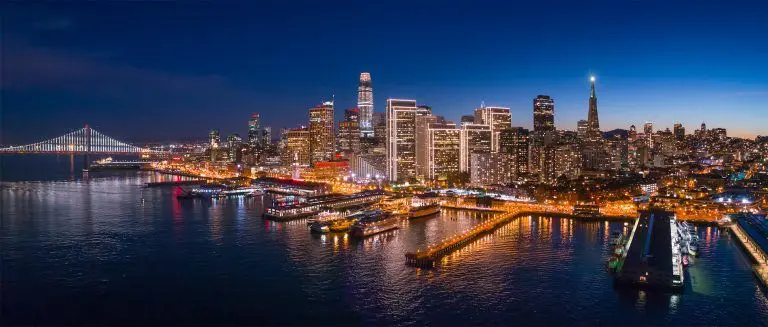 Vue panoramique de San Francisco à Dusk