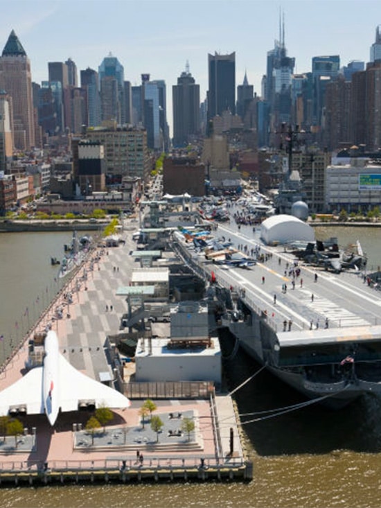 Vue aérienne de l'intrepid museum