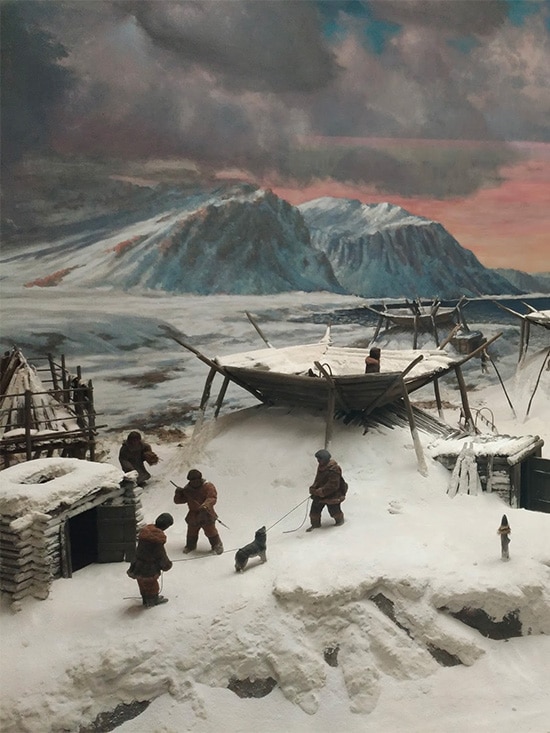 Scène d'habitants d'Alaska au musée américain d'histoire naturelle